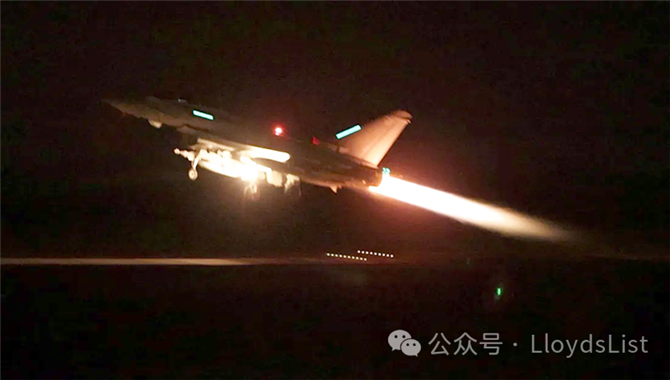 英美空袭胡赛武装后，更多船只避行红海